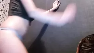 Сисястая путана Pupi_Zefiro ласкает прелести