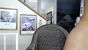 Пышногрудая шкура adrianna_fox позирует обнаженная