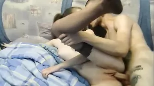 Русская парочка MilayaPara22 смачно трахается