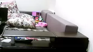 Смазливая Goldmiddle отсасывает пенис