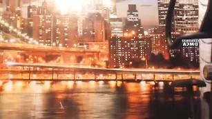 Пленительная SweetAlise трахает бритые дырочки