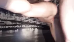 Худая красотка сосет хуй и ебется в жопу