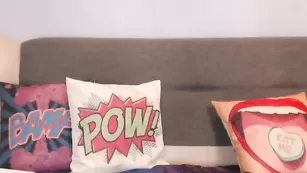 Сексуальная нимфа VikiAndSosed обнажает большие сиськи