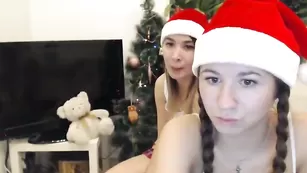 Русские снегурочки Russiancandy раздеваются на камеру