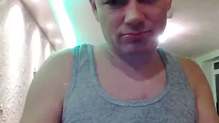 Чувак xxxAngels трахает спящую подружку