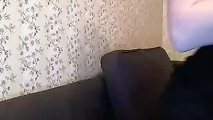 Белобрысая самка MalinkaM курит во фри