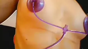 Жопастая шлюшка SexyTeen18 мастурбирует пилотку