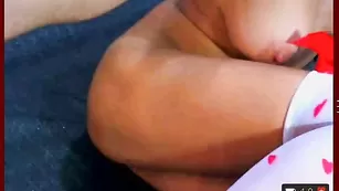 Блестящая HotJannet трахает себя во фри