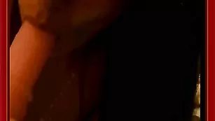 Прекрасная SimonaCat трахает анал пальчиками