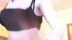 Грудастая красавица RByanka лижет секс игрушку