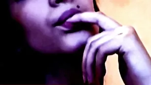 Грудастая красавица RByanka лижет секс игрушку