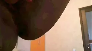 Пышногрудая девчонка RByanka заглатывает фаллос