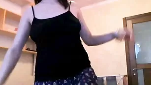 Грудастая сучка RByanka шалит с подругой