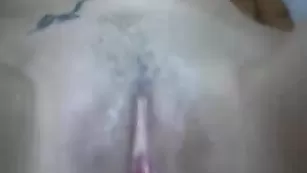 Озорная MissMelena_New трахает бритые дырочки