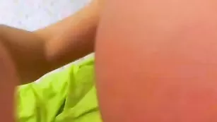 Изумительная SexySu4ka нежно теребит вагину