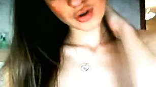 Сисястая пассия SexySu4ka позирует обнаженная