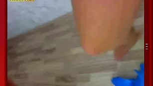 Чарующая sexysu4ka трахает киску в перчатках