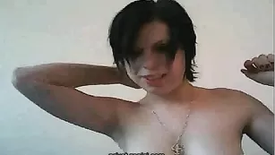 Грудастая самка мастурбирует пизденку DarkLyrrrics