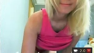 Грудастая самка jasmin666 танцует стриптиз