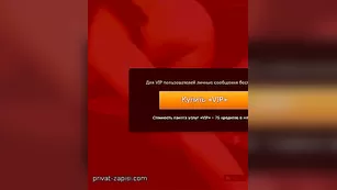 Грудастая сучка 1Diamond эротично обнажается
