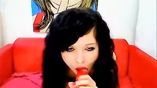 Развратная сучка deane трахает бритую пизду