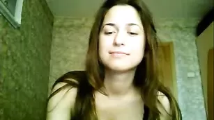 Малолетняя шалава танцует стриптиз