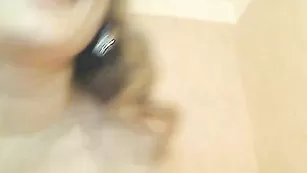 Молодая красотка amoretta_2 скачет на страпоне