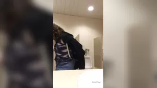 baileyxpaige Me and Akira peed in urinals last night шоу чат реальный порно