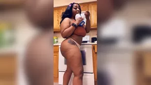 fineassmercedes food make me so happy i start twerkin шоу чат реальный порно реальный секс