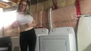 Kristi Lovett (ManyVids) Laundry Шлюха