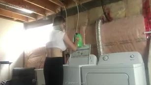 Kristi Lovett (ManyVids) Laundry Шлюха