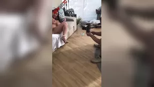 Nina Kayy playing on couch реальный порно реальный секс 1