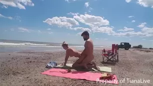 TianaLive Beach Strangers Full Video - ManyVids Бесплатное Public Секс & BJ