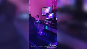 alexxxprincesss Мой первый stream on twitch in a few mins 8pm EST шоу чат реальный порно