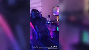 alexxxprincesss Мой первый stream on twitch in a few mins 8pm EST шоу чат реальный порно