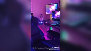 alexxxprincesss Мой первый stream on twitch in a few mins 8pm EST шоу чат реальный порно