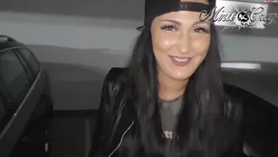 Mira Grey Public erwischt Ficken der Tiefgarage реальный порно реальный секс