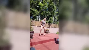 AJ Applegate Pissing outdoors реальный порно реальный секс