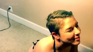 gamer девушка sucks, tit fucks and takes a messy facial