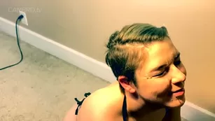 gamer девушка sucks, tit fucks and takes a messy facial