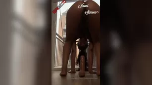 Naomi Simone riding дилдо on the floor порно реальный секс