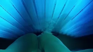 Emma Hix Had a немного фан in the tanning bed haha порно реальный секс