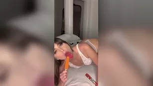 Riley Reid playing snapchat premium порно реальный секс