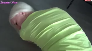 Leonie pur Oster-Skandal Stiefdaddy nimmt alle Löcher! порно реальный секс