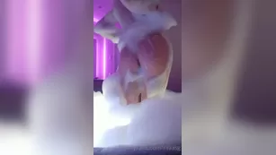 riiaasg playing with мой ass in the jacuzzi full of foam Адалт вэбкамс чат для бесплатное порно реальный секс