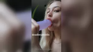 deadbraincells got a new toy to play with Адалт вэбкамс чат для бесплатное порно