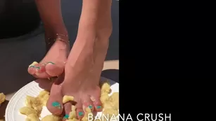 prettyfeetparis bc crushing 2 bananas is more фан than one Адалт вэбкамс чат для бесплатное порно