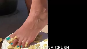 prettyfeetparis bc crushing 2 bananas is more фан than one Адалт вэбкамс чат для бесплатное порно