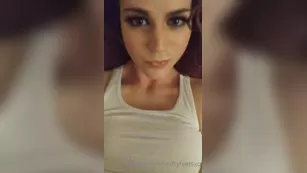 swiftyfeetsxo i've got the night время butt wiggles need someone to Адалт вэбкамс чат для бесплатное порно реальный секс