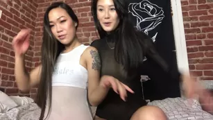 sleepychew behind_the_scenes_hanging_out_with_minnie Адалт вэбкамс чат для бесплатное порно реальный секс